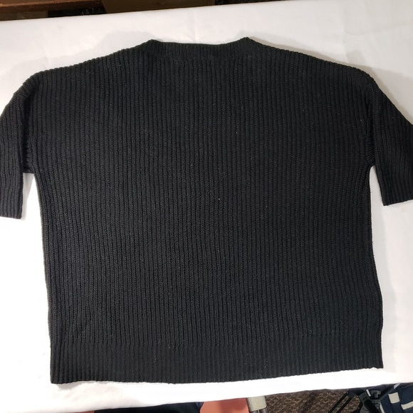 Oversized Short Sleeved Sweater - Picture 2 of 3